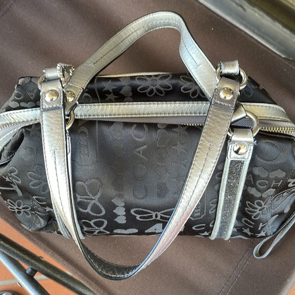 Coach Bandana Glitter Shoulder Bag Silver & Black Daisy Pattern - Picture 9 of 13